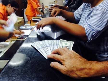 Mau ke Luar Negeri, Pria Ini Pusing Dolar AS Sudah Tembus Rp 14.000