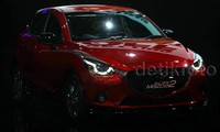 Beberapa perubahan pada All New Mazda2 Limited Edition terletak pada tampilan eksteriornya seperti penambahan Rear Roof Spoiler, Front and Side Under Skirt, Black Exterior Mirrors dan Black Shark Fin Antenna yang memberikan kesan sporty.