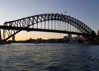 Sydney Harbour Bridge sangat populer di kalangan wisatawan. Selain menikmati kemegahannya dari kejauhan, traveler juga bisa memanjat jembatan setinggi 134 meter ini hingga ke puncak (Zulfi/detikTravel)