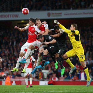 Duel Sengit Tanpa Gol di Emirates Stadium