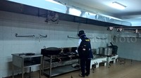 Belum terlihat kalau dapur-dapur itu akan segera mengolah makanan. Namun beberapa peralatan masak seperti tungku, panci besar, rak-rak bumbu/bahan makanan, maupun lemari pendingin sudah berfungsi dengan baik.