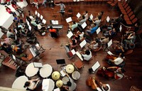 The Resonanz Music Studio yang dipimpin oleh konduktor Avip Priatna berlatih bersama Batavia Madrigal Singers, Jakarta Concert Orchestra, The Resonanz Children's Choir, Farman Purnama (Tenor), dan Rainierno (Bas).