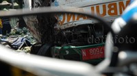 Akibat kecelakaan ini bagian depan mobil ambulans bernopol N 8094 XP itu hancur. Muhajir Arifin/detikFoto.