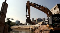 Penggusuran Kampung Pulo merupakan awal dari proyek normalisasi sungai dan sodetan Ciliwung ke Kanal Banjir Timur.