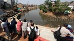 Pembangunan Turap di Kampung Pulo Terus Dikerjakan