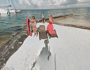 Ups! Google Street View Rekam Wanita Bugil