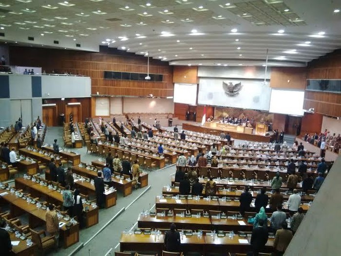 Rapat Paripurna Ramai Interupsi Anggota DPR Soal Ekonomi Terkini
