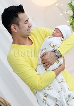 Sehari Bersama si Imut Rafathar, Seksinya Vicky Shu