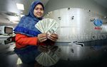 Rupiah Anjlok, Warga Ramai-ramai Jual Dolar