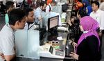 Rupiah Anjlok, Warga Ramai-ramai Jual Dolar
