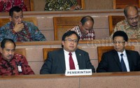 Dalam beberapa waktu terakhir, Indeks Harga Saham Gabungan (IHSG) bergerak dalam tren menurun dan nilai tukar rupiah juga turut melemah terhadap dolar Amerika Serikat (AS). Bahkan kurs Dolar AS terhadap rupiah bertahan di level Rp 14.000. Lamhot Aritonang/detikFoto.