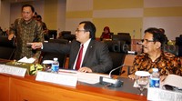 (Kiri ke kanan) Gubernur Bank Indonesia (BI) Agus Martowardojo, Menteri Keuangan (Menkeu) Bambang Brodjonegoro, dan Menteri Bappenas/Menteri PPN Sofyan Djalil menghadiri rapat di ruang Banggar DPR. Pool/Lamhot Aritonang/detikFoto.