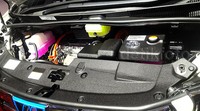 Sama seperti Alphard 2.5G, varian hybrid ini juga mengunakan mesin 2AR-FXE, namun ia mendapat tambahan dua motor listrik yang ditempatkan dibagian depan dan belakang kendaraan.