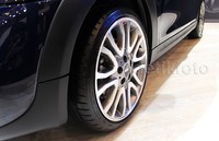 MINI Yours Edition hadir dengan spesifikasi MINI Cooper S dengan mesin bertenaga 192 daya kuda. Mobil ini dibanderol Rp 719 juta off the road.