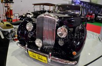 Bantley Mark VI, merupakan mobil mewah 4 pintu yang diproduksi pasca perang dunia kedua dan diproduksi pada tahun 1946 hingga 1952. mobil ini juga merupakan mobil pertama yang di produksi oleh Roll Royce yang menggunakan teknologi All-Steel Body. Aris Ginanjar/detikOto.