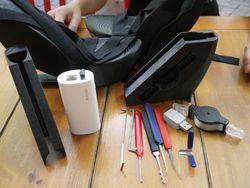 Hacker Seksi dengan Senjata Rahasia di Sepatunya