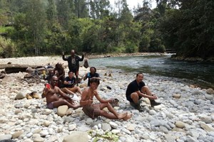 4 Hari di Ugimba, Tim Jurnalis Carstensz Nikmati Dahsyatnya Sungai Kemabu