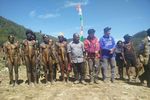 Upacara Bendera di Kaki Pegunungan Carstensz