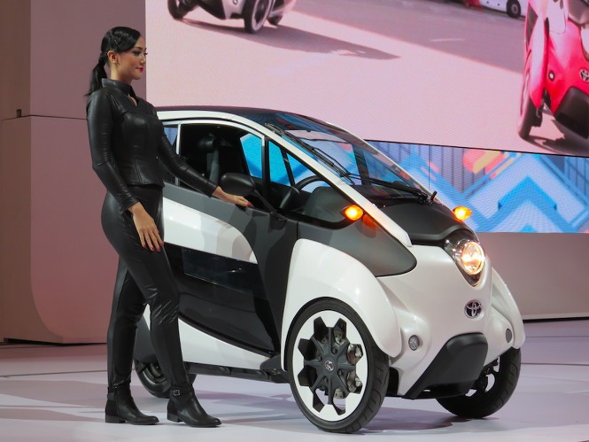 Kenalan dengan Gadis Cantik Pengendara Mobil Masa Depan Toyota