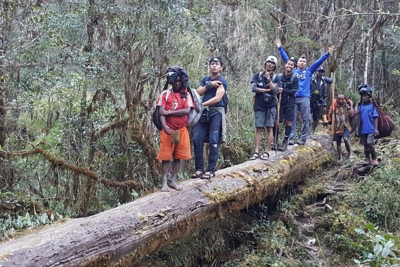 Menembus Rimba Papua ke Ugimba, Desa Terujung di Kaki Carstensz