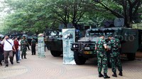 Berbagai kendaraan tempur dipamerkan.