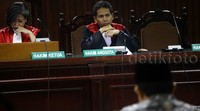 Waryono diyakini Jaksa KPK melakukan korupsi dengan memerintahkan pengumpulan dana untuk membiayai kegiatan pada Setjen ESDM yang tidak dibiayai APBN.