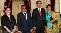 Mereka langsung disambut oleh Presiden Jokowi dan Ibu Negara Iriana Widodo.
