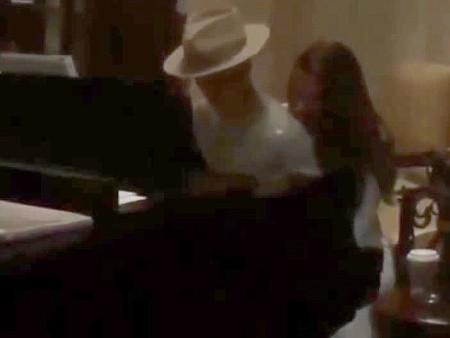 Justin Bieber Kepergok Mesra dengan Model Majalah Playboy