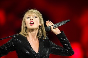 Periscope dan Sentilan Berharga di Konser Taylor Swift