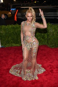 Terpaut tipis dengan Kim, Beyonce berada diposisi kedua dengan 44 juta follower. Andrew H. Walker/Getty Images/detikFoto.