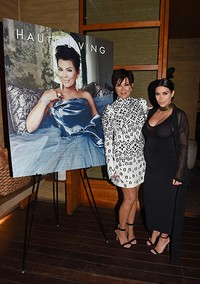 Istri Kanye West itu berfoto bersama Kris Jenner. Vivien Killilea/Getty Images/detikFoto.