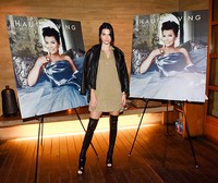 Bagaimana menurut Anda gaya Kendall ini jika dibandingkan dengan penampilan Kylie di acara yang sama? Vivien Killilea/Getty Images/detikFoto.