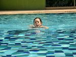 Byurrr... Intip si Cantik Naomi Lee Berenang Yuk!
