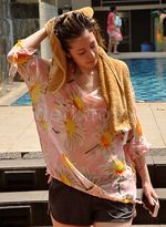 Byurrr... Intip si Cantik Naomi Lee Berenang Yuk!
