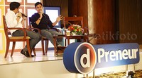 Yukka Harlanda berbagi cerita tentang proses menghasilkan produk sepatu kulit yang digemari para konsumennya. Salah satu caranya ialah mempekerjakan atau merekrut para karyawan yang kreatif.