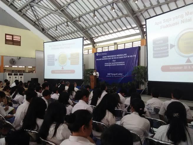 Pelajar SMP ke Agus Marto: Kenapa Rupiah Lemah Bikin Bangkrut?