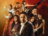 Film garapan Starvision Plus Picture dan sutradara Fajar Nugros tersebut berkisah tentang preman kampung dari Lereng Gunung Merapi bernama Jamroni (diperankan Hamish Daud). Sebenarnya dia nggak preman-preman banget, hanya seorang pemuda baik dan naif yang berusaha survive di tengah kesialan bertubi-tubi. (Dok Starvision Plus Pictures)