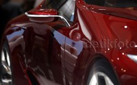 LF-LC hadir dengan desain sedan coupe masa depan. Pertama kali ditampilkan di Australia pada 2012 lalu. Didisain oleh Calty Design Studio, Newport Beach California, mobil konsep ini dikembangkan dengan basis teknologi hybrid yang ramah lingkungan.