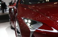 Eksterior LF-LC dirancang dengan spindle grille yang dipadu dengan sudut-sudut garis desain yang dinamis untuk menampilkan mobil yang lebih gagah. Interior selain didukung untuk memberikan kemudahan dan kenyamanan, juga memberikan suasana kemewahan.