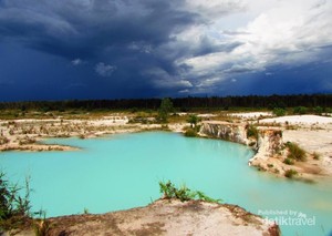 Danau Biru yang Bikin Kesengsem di Singkawang