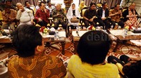 Sejumlah tokoh dan budayawan itu menemui pimpinan DPR dan menyatakan menolak proyek DPR Rp 2,7 triliun.