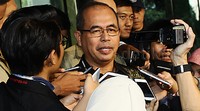 Pahri memberikan keterangan sebelum meninggalkan gedung KPK.