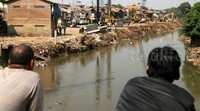 Saya berpikir kalau di sepanjang aliran Sungai Ciliwung itu dijadikan wisata air, pasti akan mendatangkan wisatawan, dan pendapatan kita pun bisa meningkat, kata Gubernur DKI Basuki Tjahaja Purnama di Balai Kota.