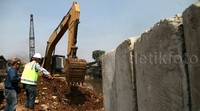 Apabila pembangunan Rusunawa Kampung Pulo sudah selesai secara keseluruhan, warga dapat menghuninya hanya dengan membayar uang sewa sejumlah Rp 300.000 per bulan atau Rp 10.000 per hari.