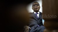 Kaligis juga meminta kepada Majelis Hakim agar dirinya mendapatkan berkas terkait penyidikan dan surat dakwaan.