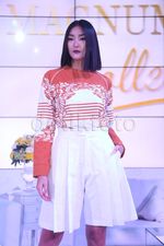 Marshanda Seksi di Kolam Renang, si Cantik Naomi Lee Asyik Berenang