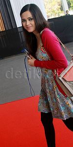 Senyuman Cut Meyriska Manis Banget