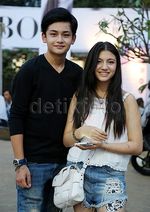 Cieee... Cassandra Lee Gandeng Randy Martin di Konser Ariana Grande