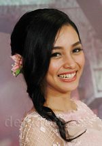 Pretty in Pink! Tya Arifin Makin Cantik Jelang Nikah