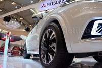 Outlander PHEV Concept-S yang sanggup menampung lima penumpang ini memiliki desain panjang 4.760mm, tinggi 1.700mm, lebar 1.840mm, dan wheelbase 2.670mm. Pool/Aris Ginanjar/detikFoto.